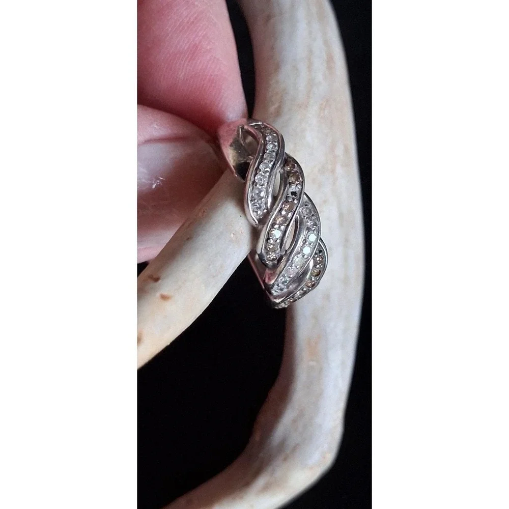 Affinity Sterling Silver 925 Champagne and White Diamond Twist Band Ring. Size 8